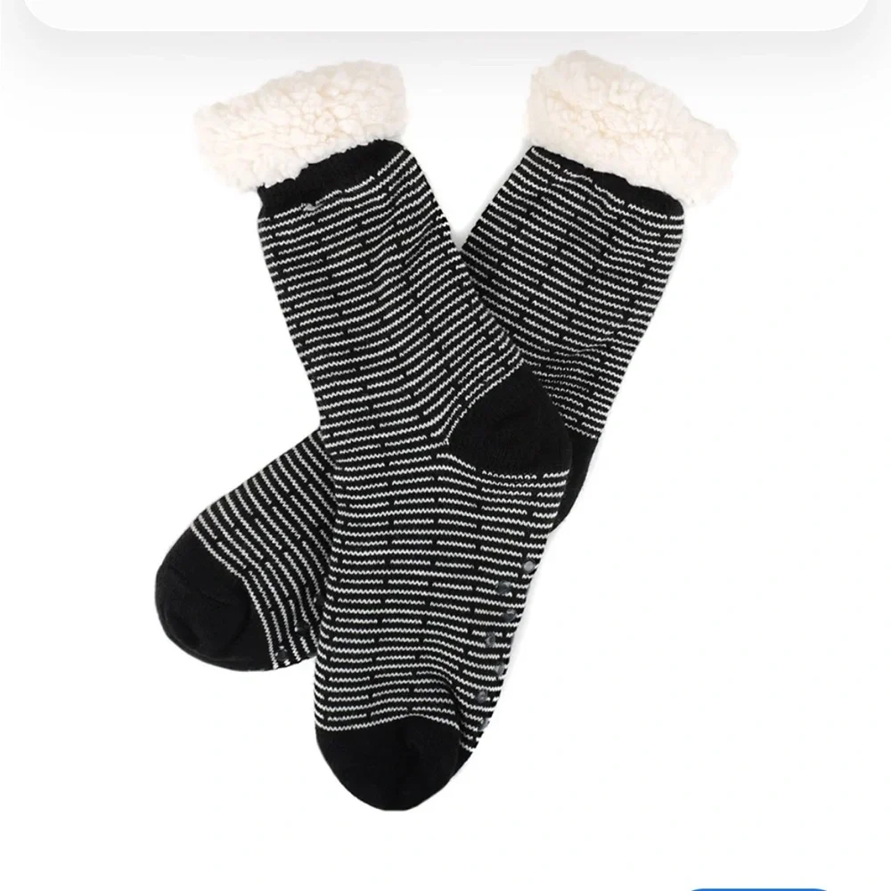 Nollia PLUSH SHERPA SLIPPER SOCKS WITH NON-SKID SOLE ONE SIZE FITS MOST NEW